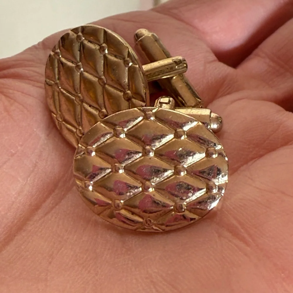 Vintage mid century modern Gold tone quilted slant shank oval cufflink